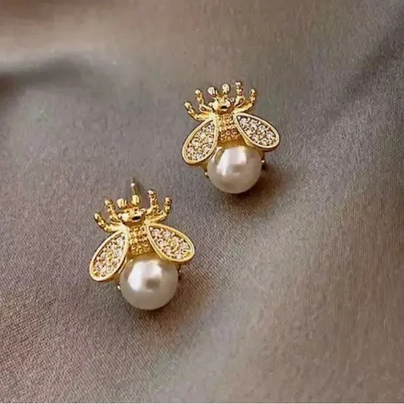 Pearl bee earrings stud bee earring - Picture 1 of 8